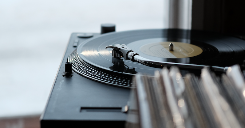 Cover Bild für Posts zu neue Hip Hop Tracks auf say say soulful hip hop radio Foto von Wesley Gibbs auf Unsplash