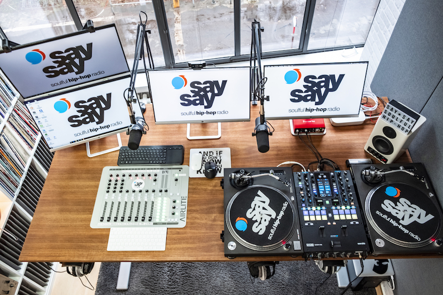 say say soulful hip-hop radio Studio Foto by Eric Anders 084