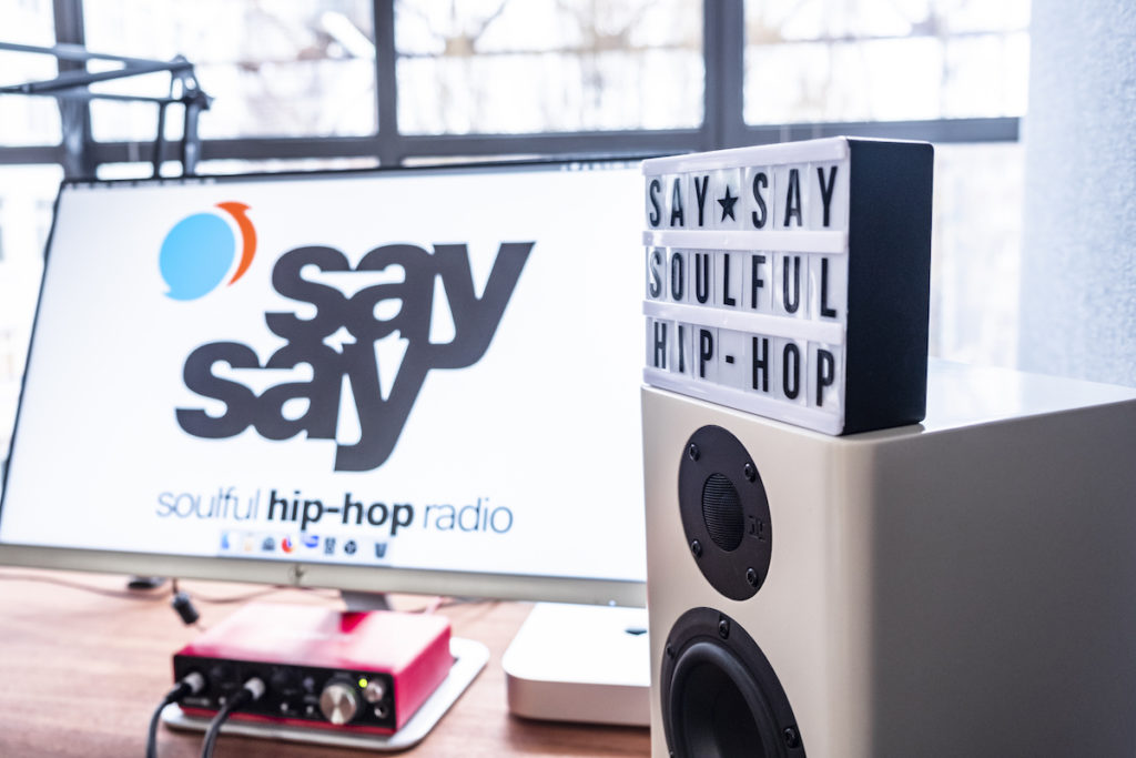 say say soulful hip-hop radio - Radio Studio - Foto by Eric Anders 890px