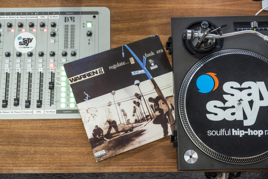 Warren G Regulate G Funk Era Album Cover im Studio von say say soulful hip-hop radio